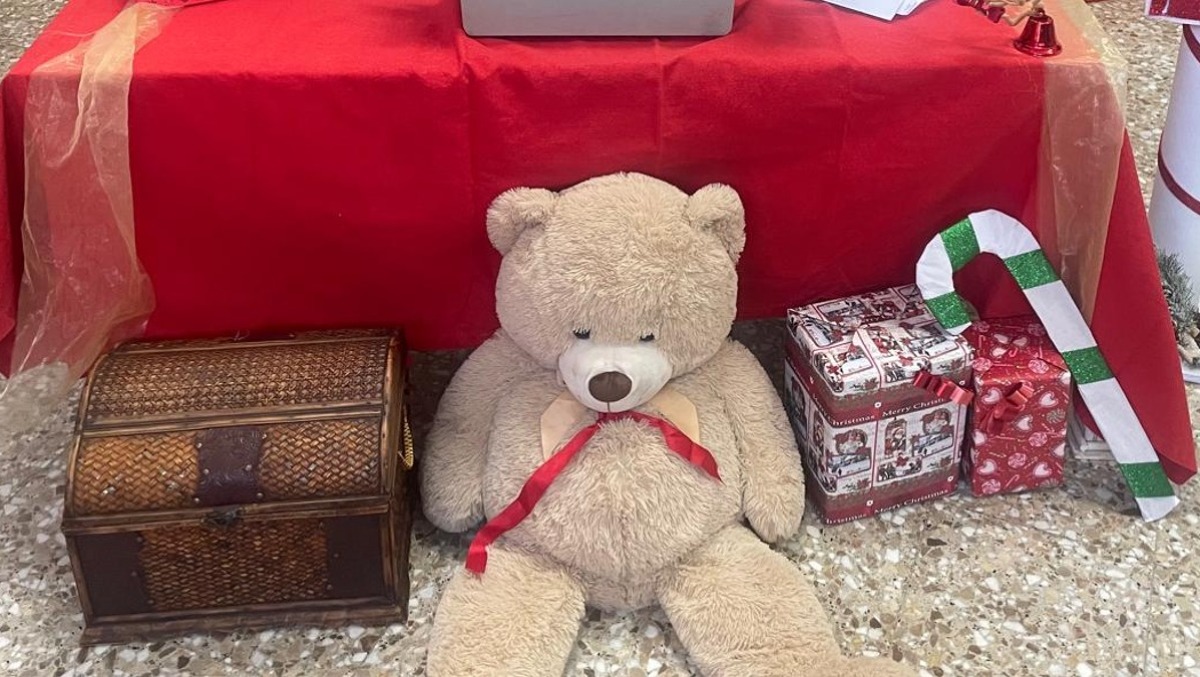 Bisignano, al plesso Giardini i bimbi imparano il Natale con le mani - 