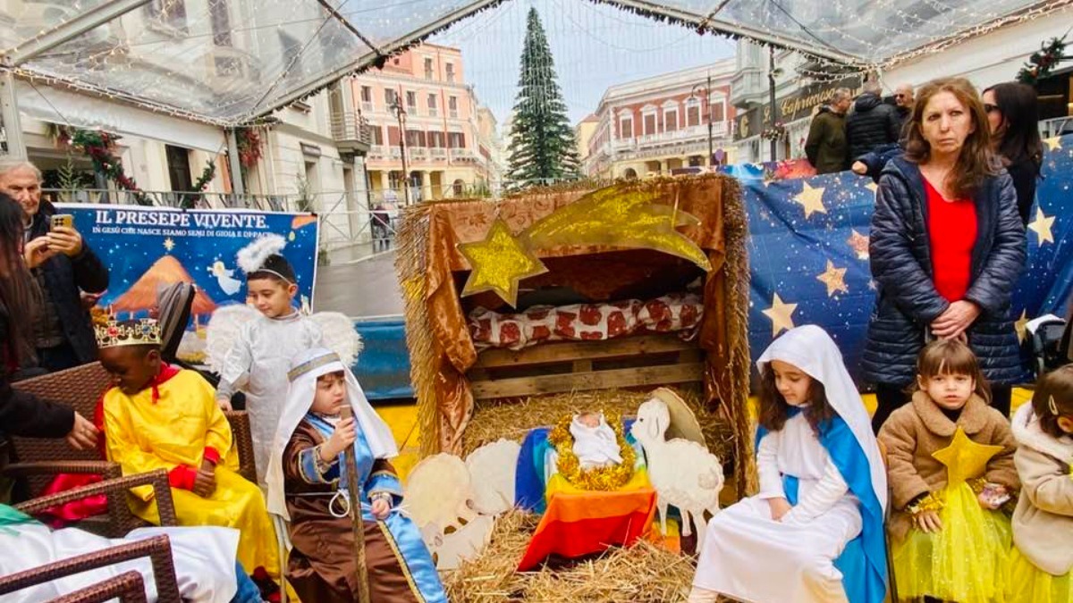Crotone - I bambini raccontano la nascita di Cristo - 