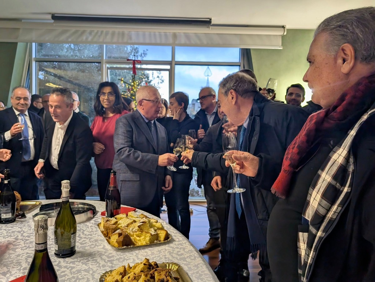 Il Sindaco di Rende Augura Buone Feste al Personale Comunale: "Guidare Rende è una Missione Civile" - 