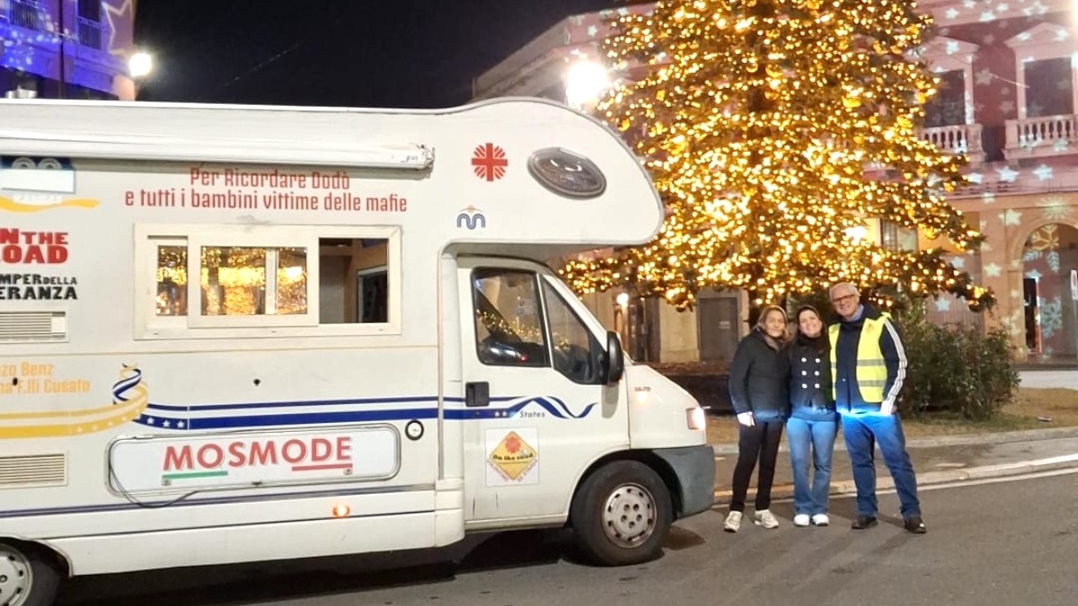Natale a Crotone: il camper di Volontari On The Road porta calore e solidarietà - 