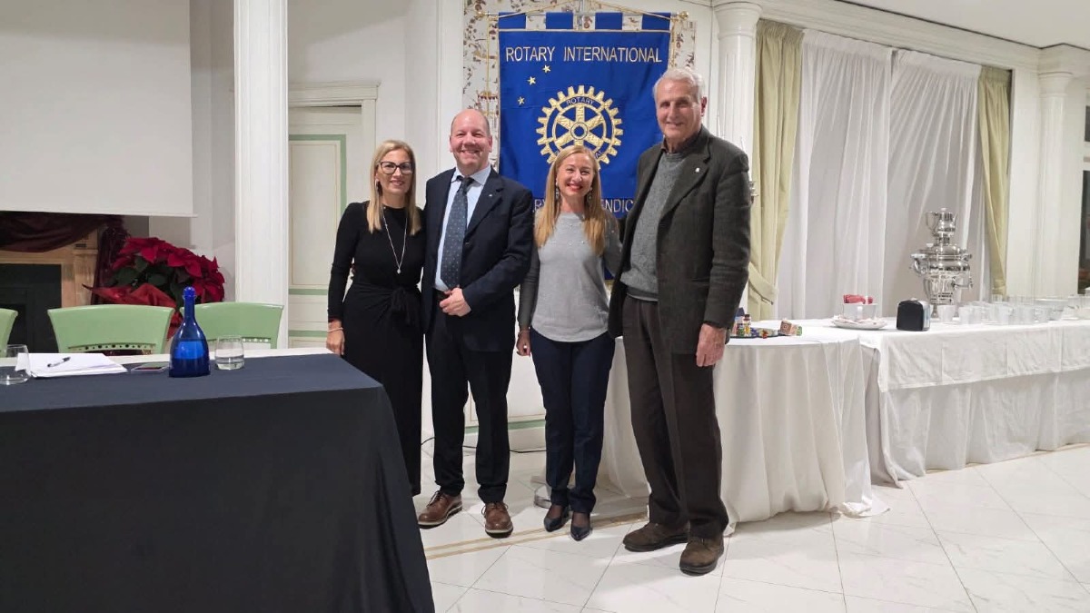 Conviviale di Natale del Rotary Club Mendicino Serre Cosentine: svelata la Presidente per l’A.R. 2027/2028  - 