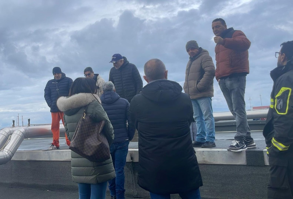 Corigliano- Rossano, lavoratori in protesta all’ospedale - 