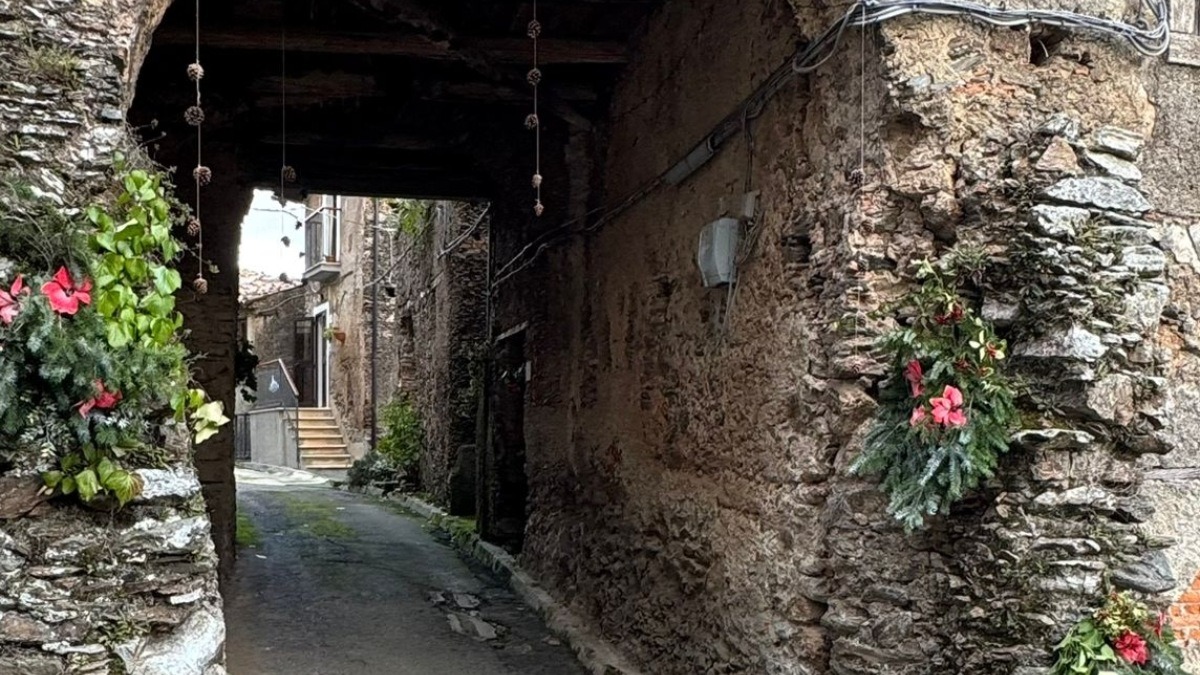 Adami riscopre le sue radici: tradizioni, teatro e convivialità per le feste nel borgo del Reventino - 