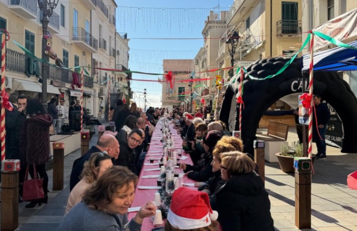 U’ Pranz nda Chiazza: un abbraccio di solidarietà nel cuore di Diamante - 