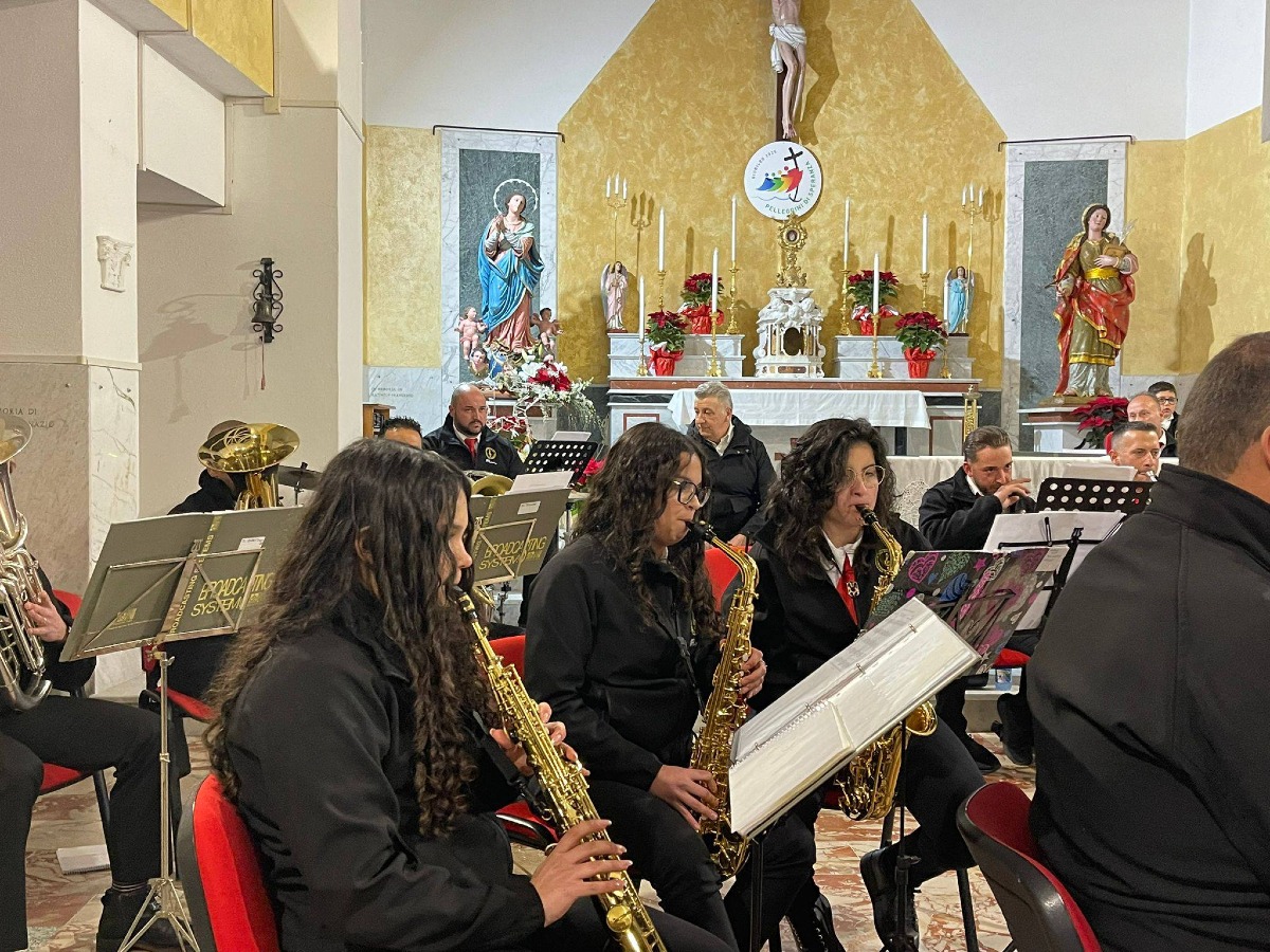 Concerto di Natale a Carfizzi: un'emozione che rinnova la magia delle feste - 