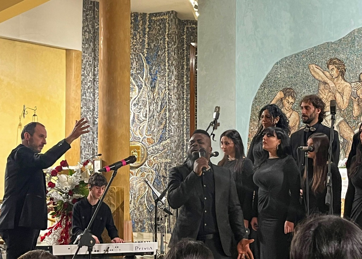 Bagno di folla a Praia a Mare nell'ultimo weekend del 2025  - 