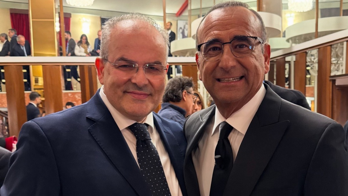 Crotone, Michele Affidato firma i premi di Area Sanremo 2025 - 