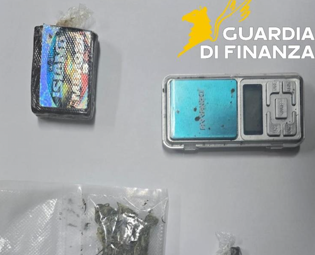 Cirò Marina - Colpo allo spaccio di droga, arresto in flagranza di un trentacinquenne - 