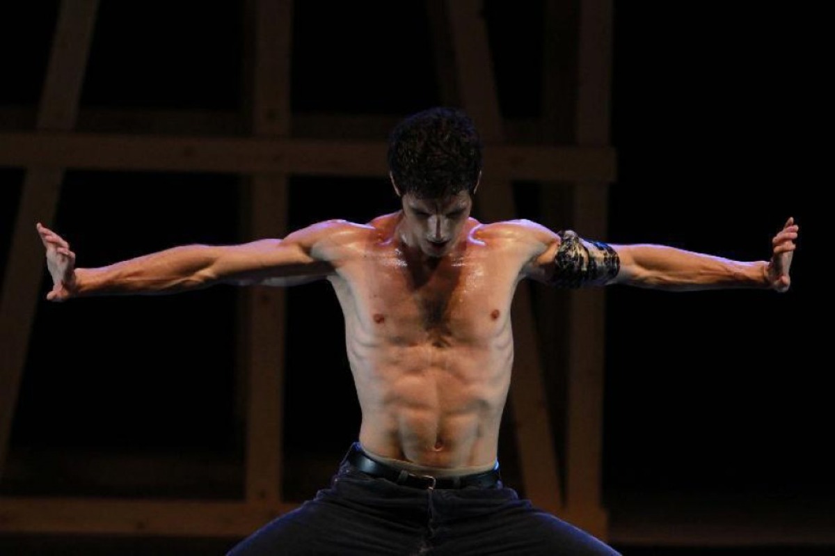 Alessandro Riga, crotonese e stella mondiale della danza sarà premiato nella sua città - 