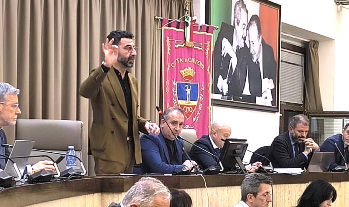 Chiama Roma: il Consiglio Comunale di Crotone delibera a difesa dei lavoratori - 