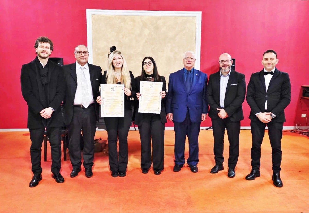L’A.N.I.O.C., premia l’Orchestra di Fiati “Leonardo Vinci” di Roccabernarda e a suoi componenti - 