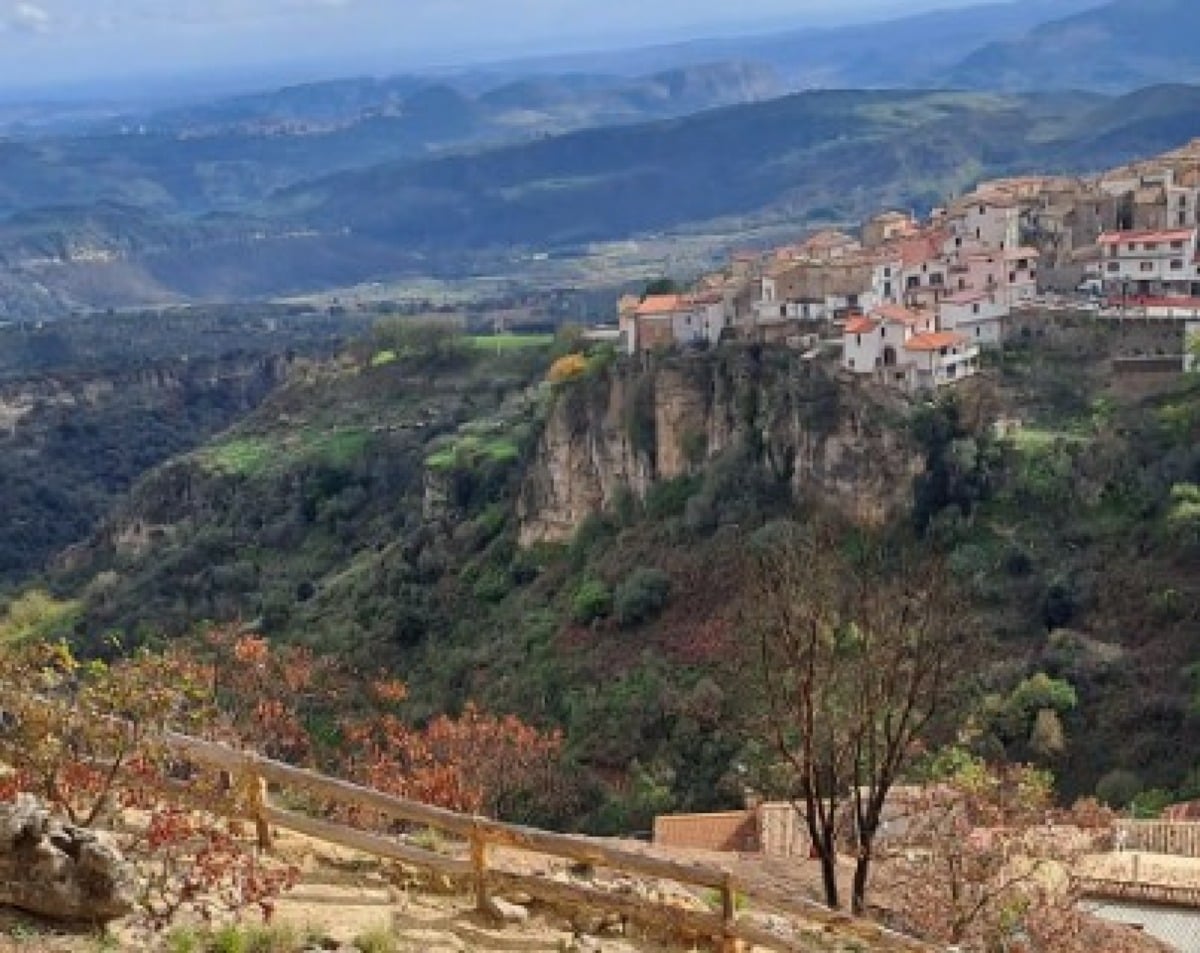 Giornata dedicata ai sapori tradizionali a Caccuri: un successo di comunità e convivialità - 