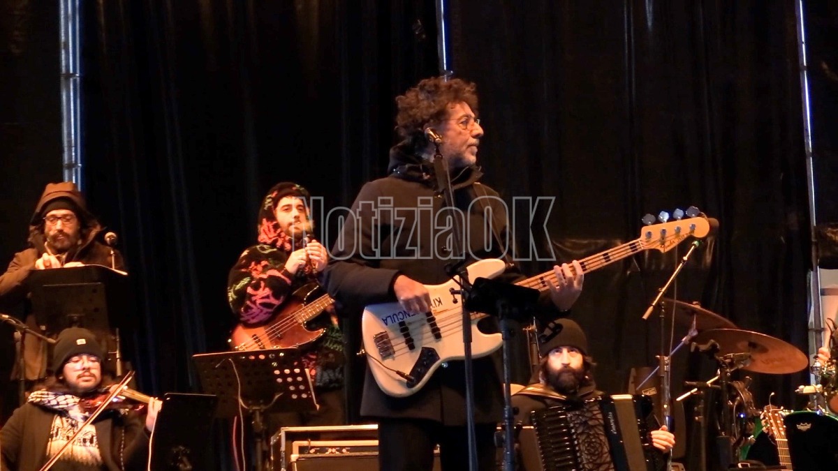 (VIDEO) Capodanno 2026 a Crotone, Max Gazzè scalda Piazza Pitagora nonostante la tramontana - 