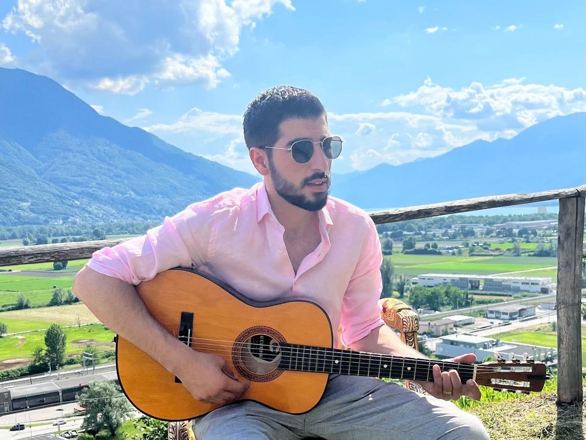 Antonio Londino in concerto a Petilia Policastro con il suo tour "Bella Mia" - 