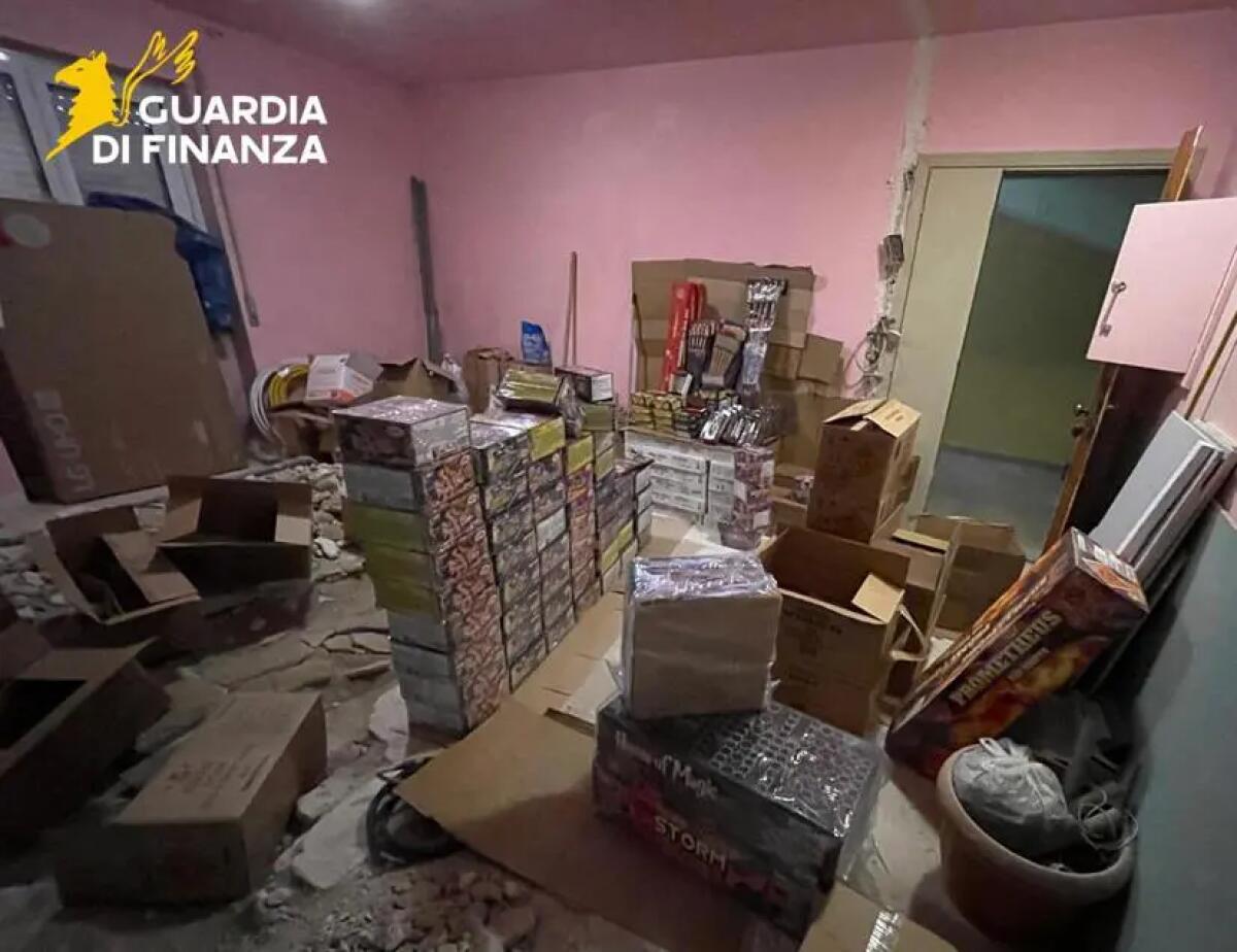 A Cosenza sequestrata una tonnellata di fuochi d’artificio detenuti illegalmente - 