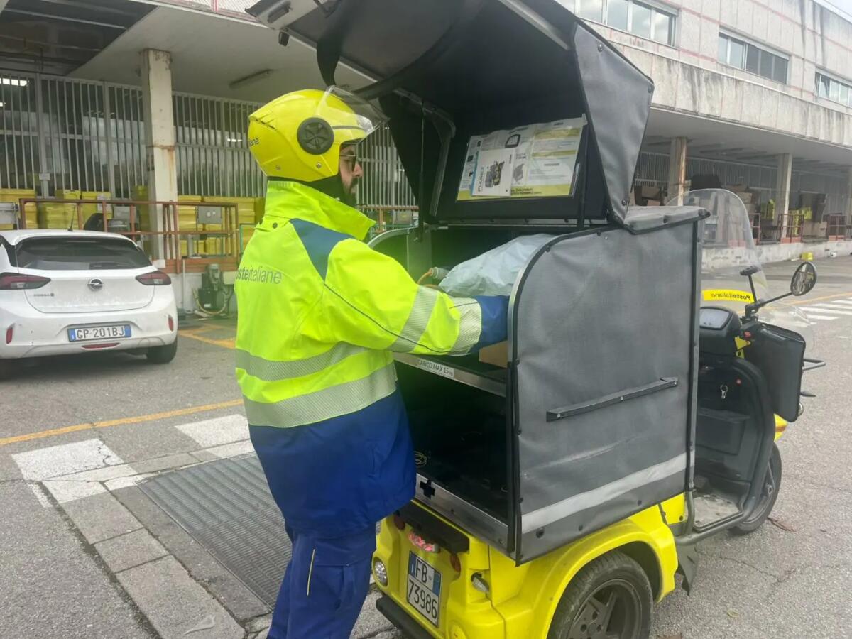 Crescita record dei volumi, Poste potenzia consegne e servizi a Milano - 