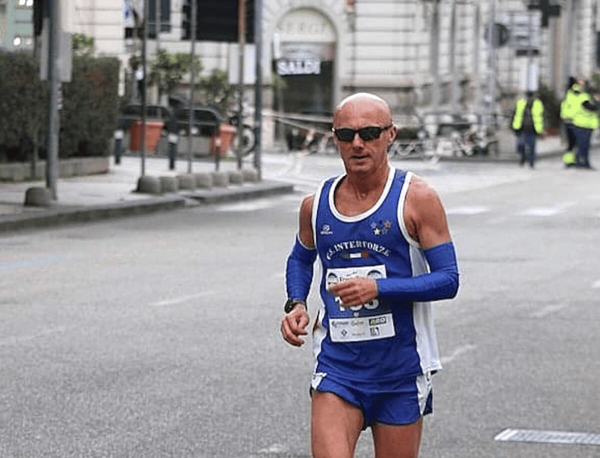 Crotone - Antonio Carvelli porta la Fiamma Olimpica: un evento storico per la città - 