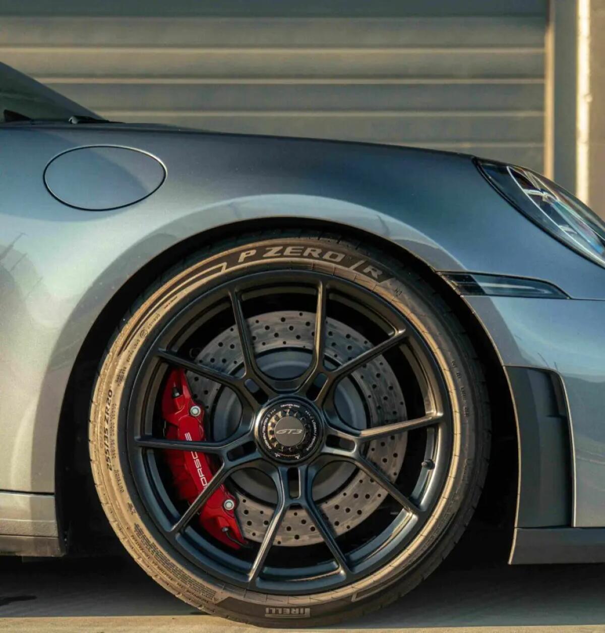 Nuovi Pirelli P Zero R e P Zero Trofeo RS equipaggiano la Porsche 911 GT3 - 