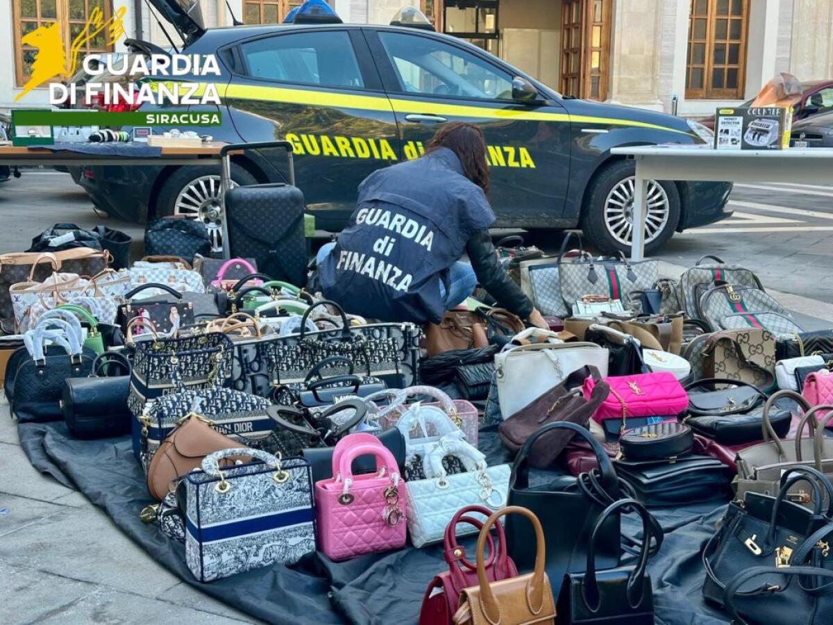 Smantellato giro falsi di lusso, percettore Reddito cittadinanza con Lamborghini - 