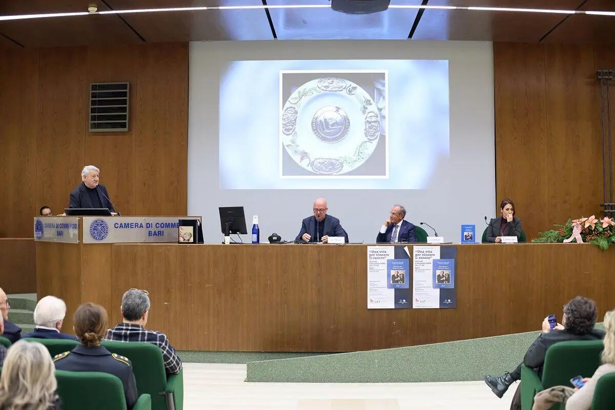 “Una vita per vincere il cancro”, a Bari la presentazione del libro di Schittulli - 