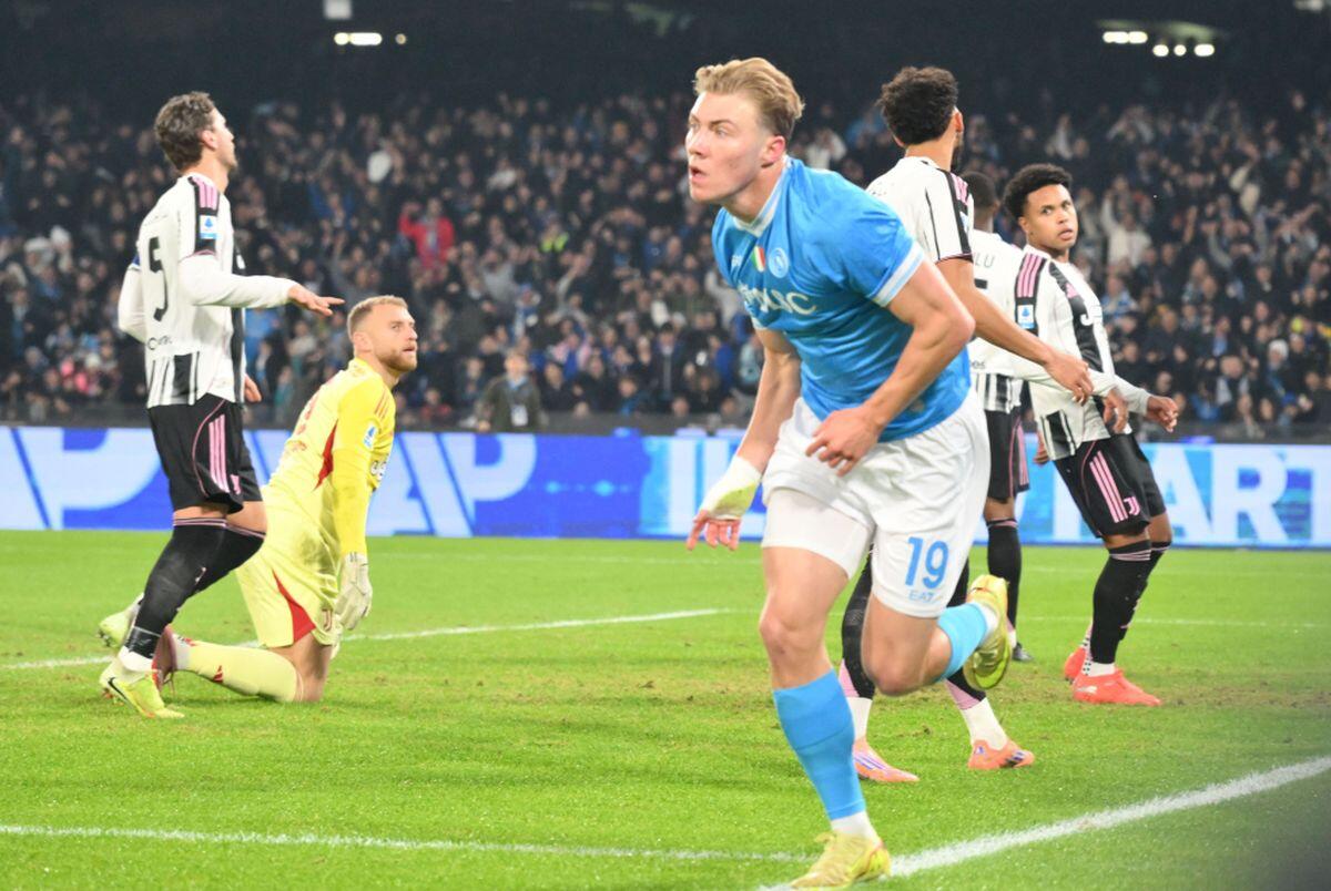 Il Napoli batte 2-1 la Juve e torna in vetta, doppietta di Hojlund - 