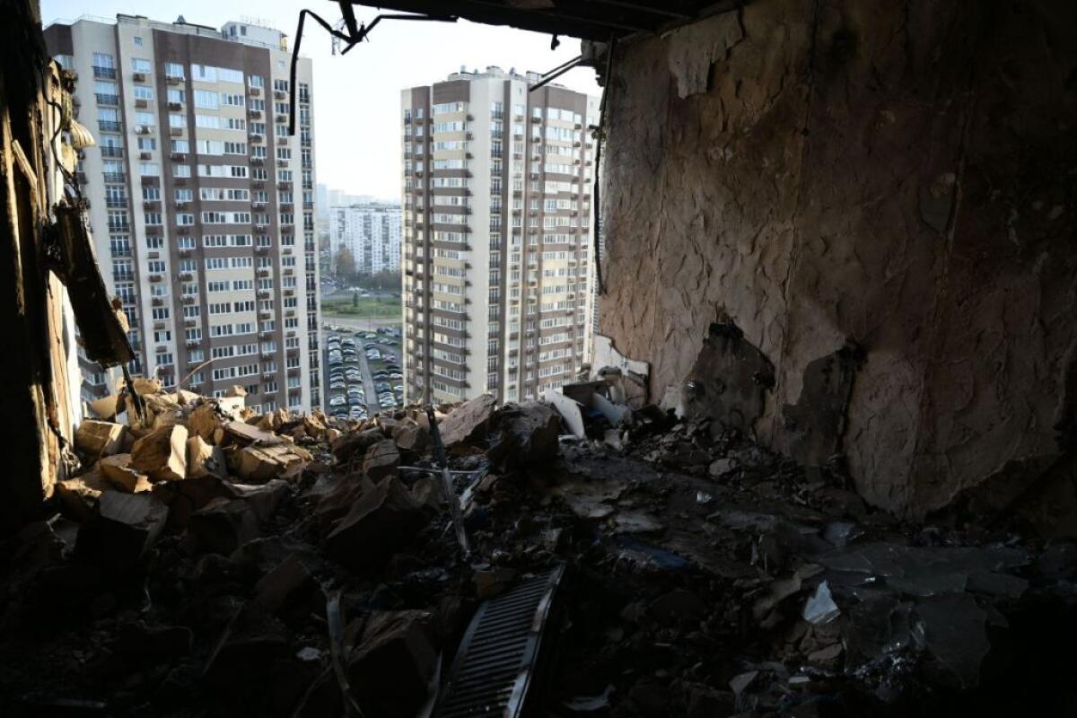 Droni e missili ipersonici russi lanciati su Kiev - 