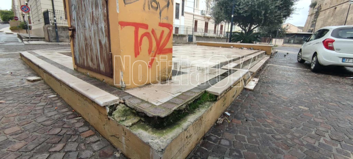 Piazza Lea Garofalo - Crotone (Redazione - 3.12.2025) 2