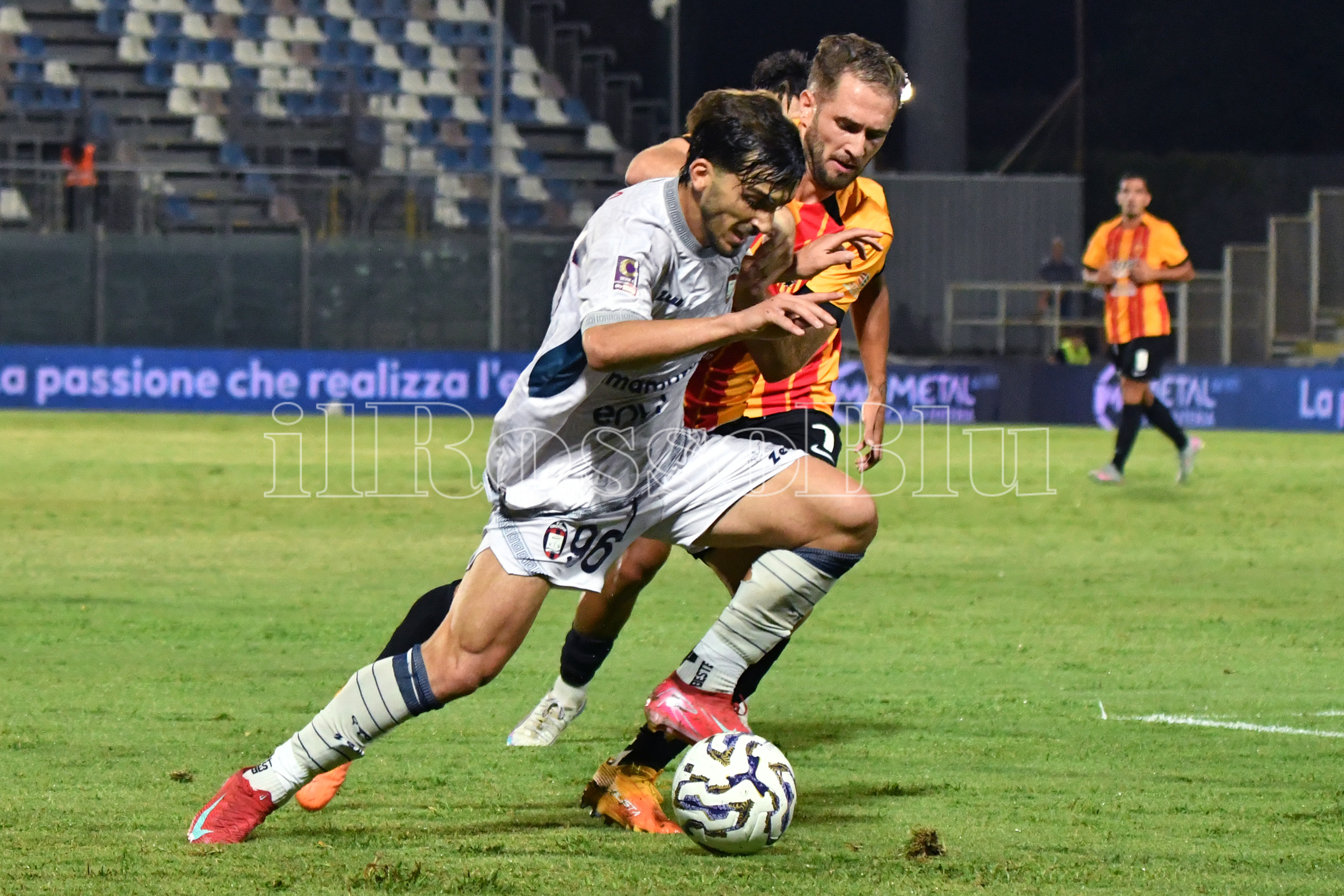 #BeneventoCrotone | Floro Flores convoca 27 calciatori per la sfida contro i rossoblu - 