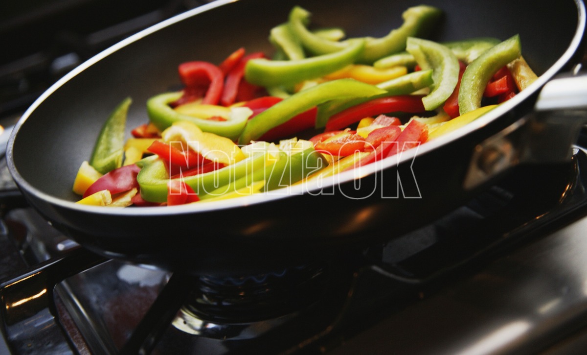 Lifestyle - Il trucco per far tornare le pentole a brillare - 