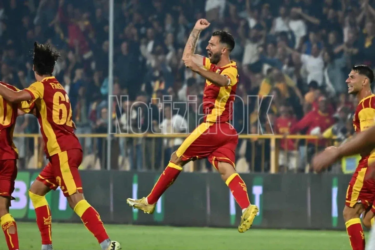 #FrosinoneCatanzaro 2-0 | Giallorossi con l'uomo in meno battuti nel finale dalla capolista - 