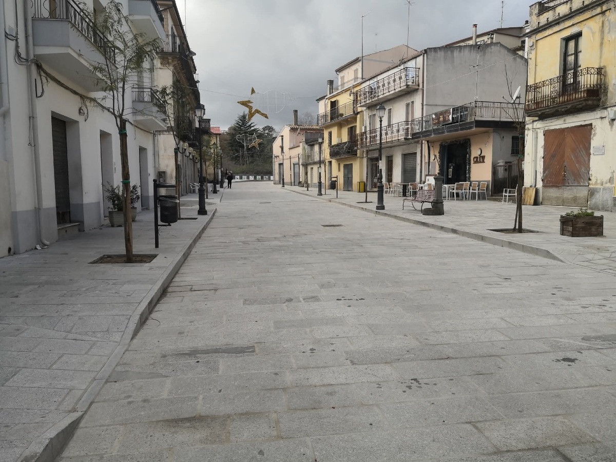 Gasperina, riaperto al traffico Corso Mazzini: completata la riqualificazione urbana - 