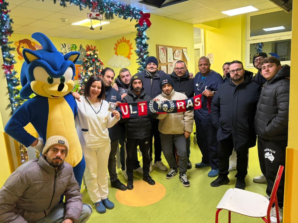 Serie C | Il gruppo Curva Sud Crotone visita i bambini ricoverati in Pediatria - 