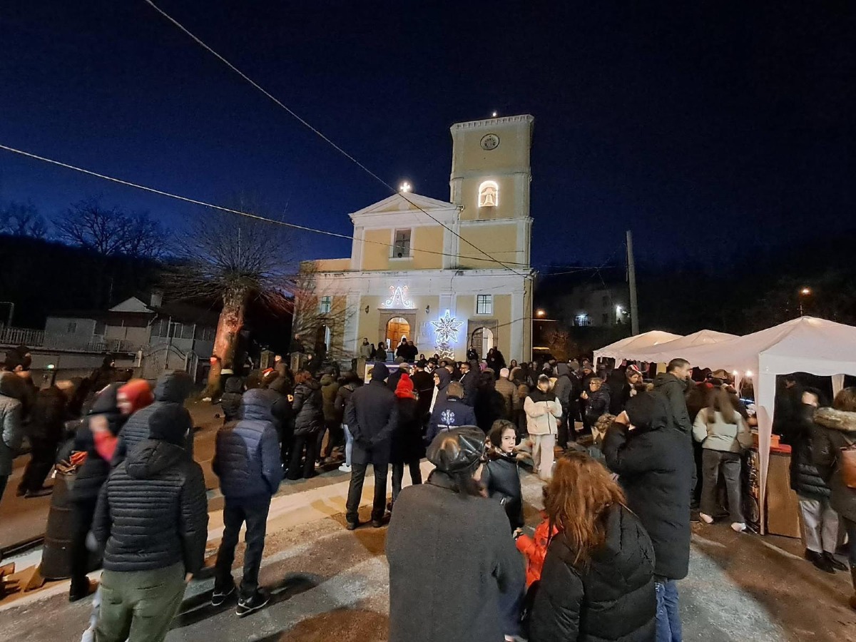 Decollatura: Adami riscopre se stessa: successo per la festa di Natale tra tradizione e comunità - 