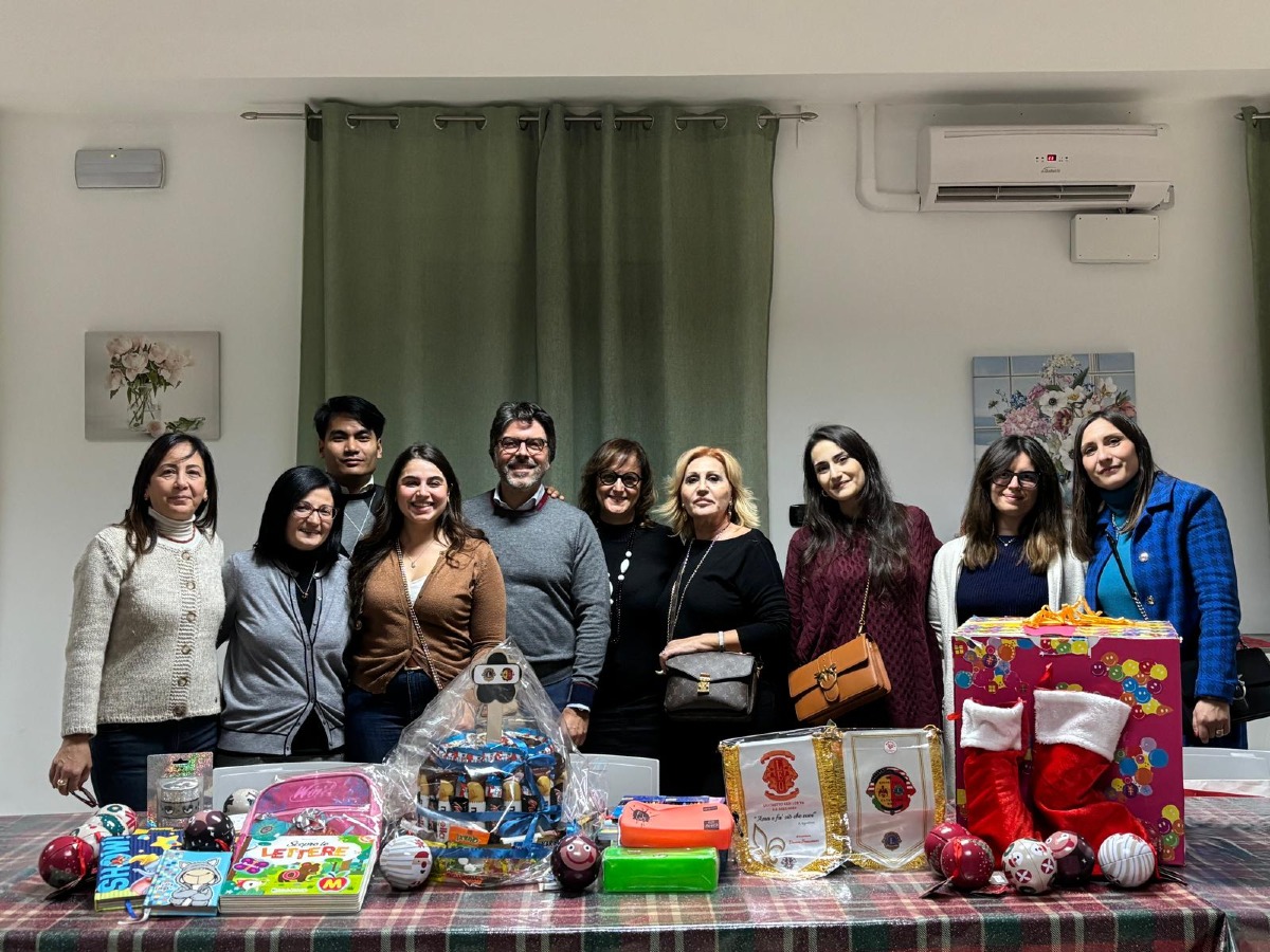 Leo Club Catanzaro Host, donato materiale scolastico ai bambini della Casa Famiglia Mondo Rosa  - 