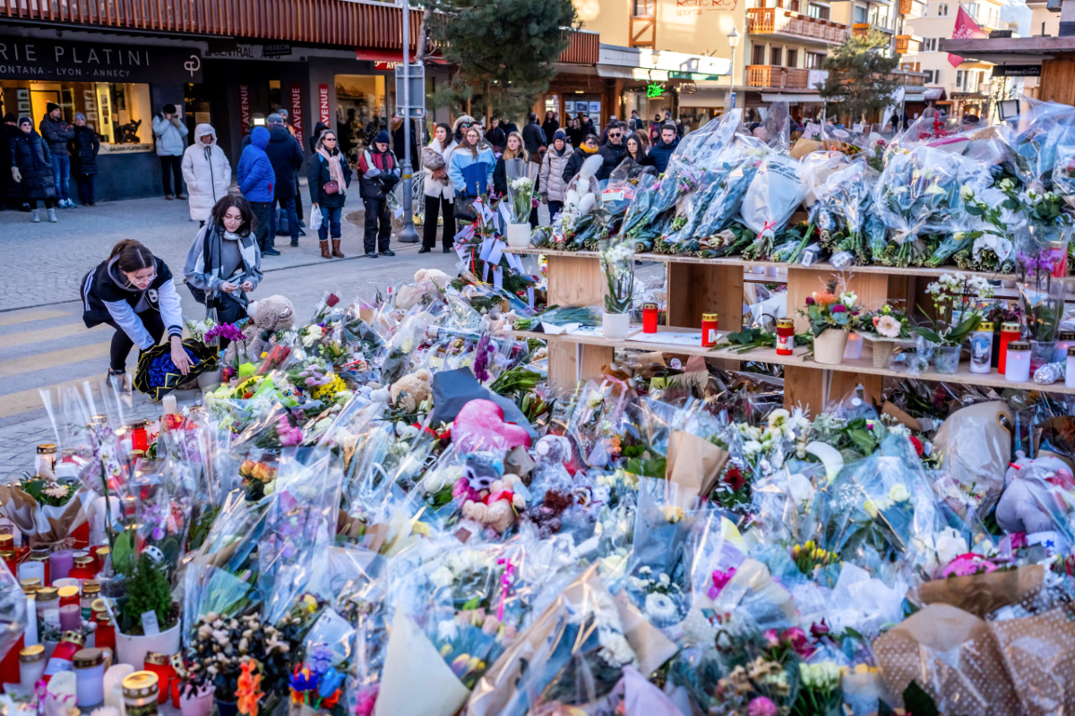 Crans-Montana, l’arcivescovo di Crotone celebra i funerali di Chiara Costanzo - 