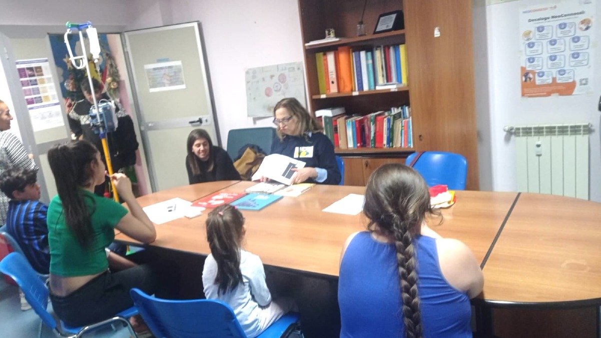 La cura incontra la magia: “Racconti Senza Nodi” porta storie e immaginazione nel reparto di Pediatria di Lamezia Terme - 