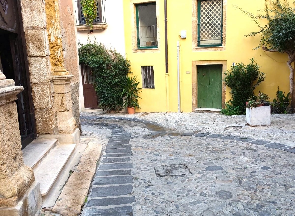 Crotone - Centro storico, intervento straordinario di pulizia - 