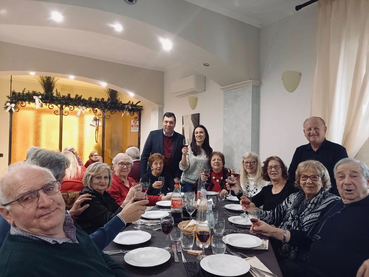 Casali del Manco, grande partecipazione al “Pranzo di Natale” dedicato agli over 65 - 