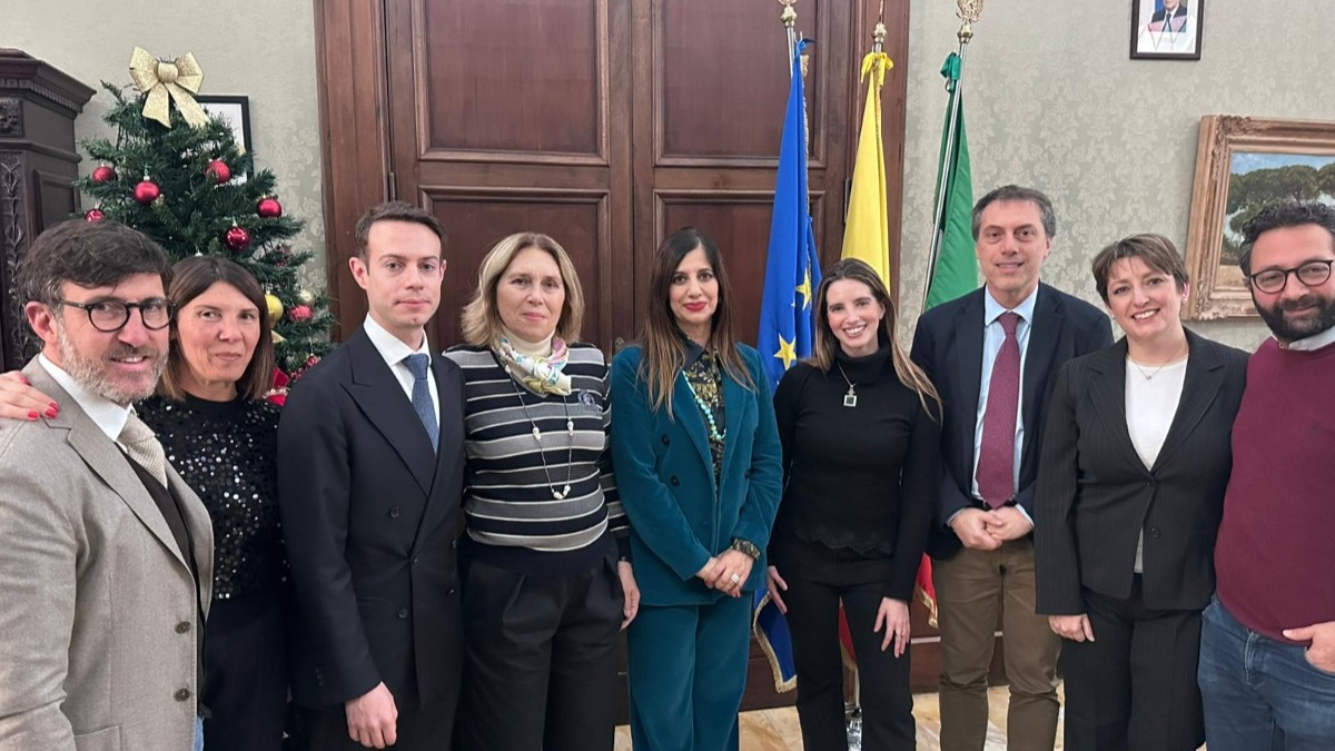 Catanzaro ricorda Mimmo Rotella: il sindaco Fiorita accoglie Asya Rotella nel ventennale della scomparsa - 