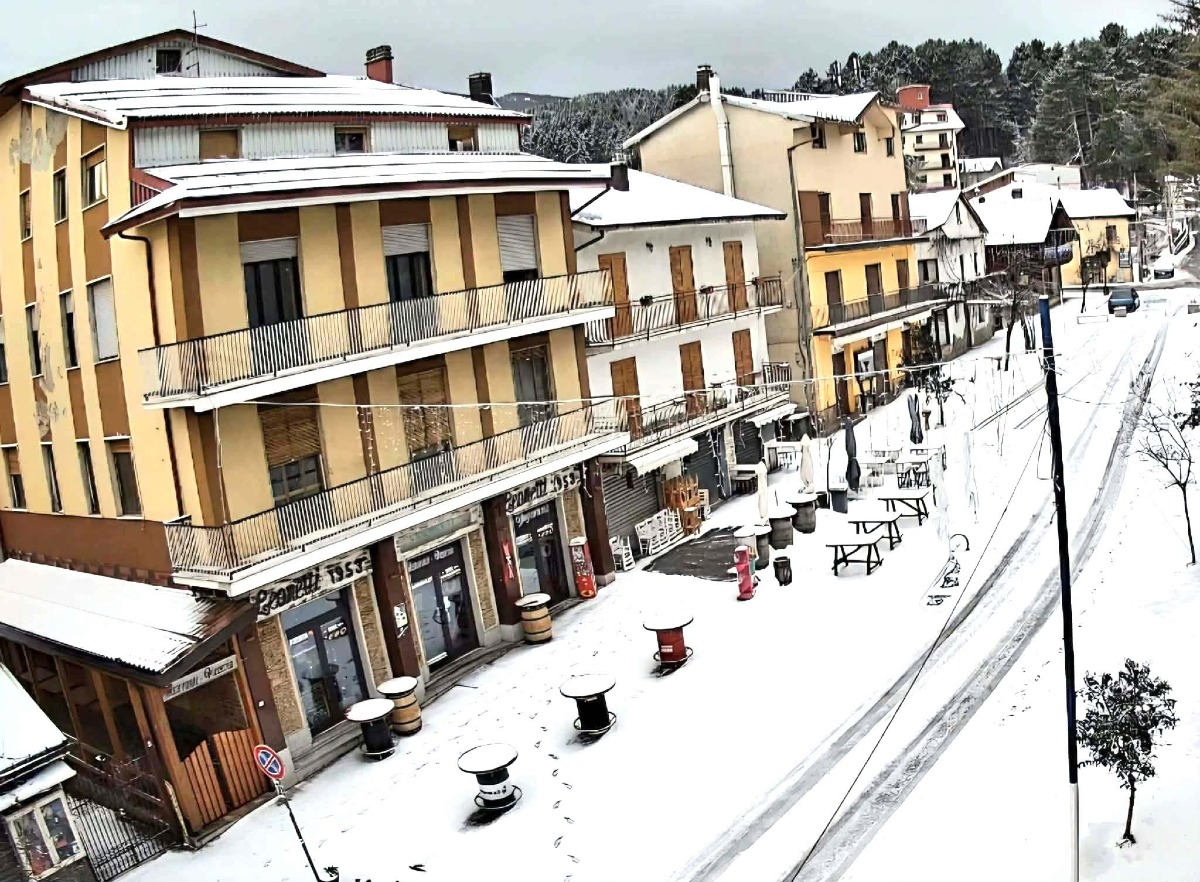 Nevica in Sila: nuovo scorcio da Camigliatello Silano - 