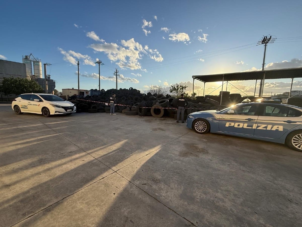 Crotone, operazione interforze “Focus ’Ndrangheta”: la Capitaneria di Porto sequestra una discarica abusiva di pneumatici - 