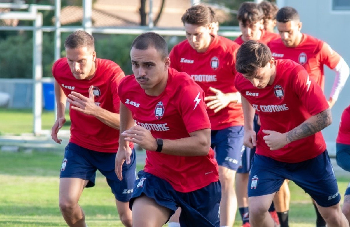  #CrotoneTeamAltamura | Longo convoca 23 calciatori: c'è anche il primo acquisto Energe - 