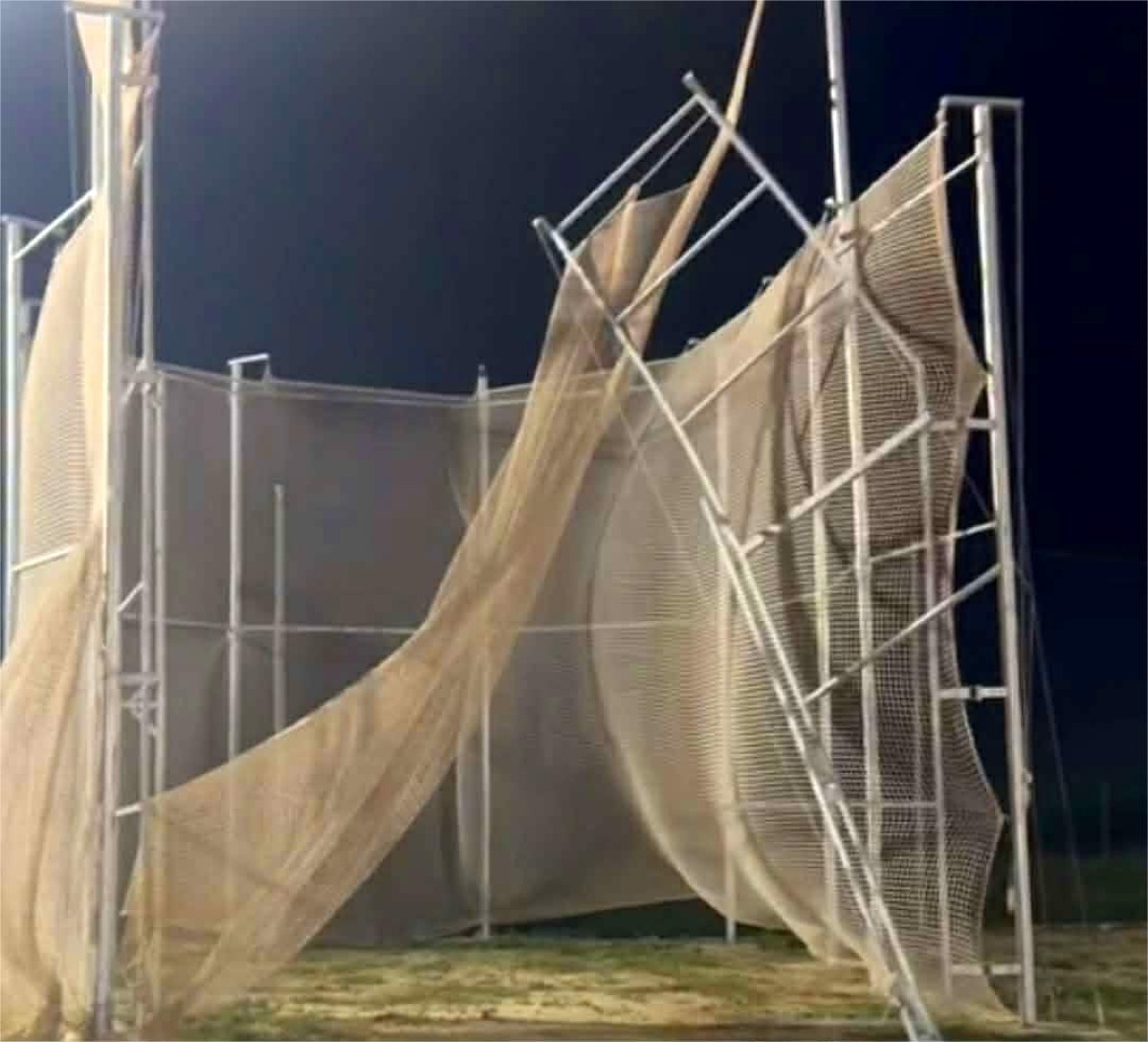 Crotone, maltempo e degrado - Vortex e Giavellotto: strutture sono già rotte - 