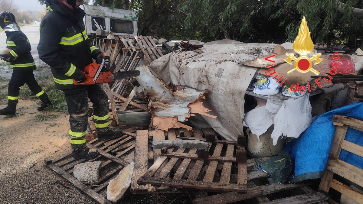 (Foto) Maltempo in Calabria, decine gli interventi dei Vigili del Fuoco - 