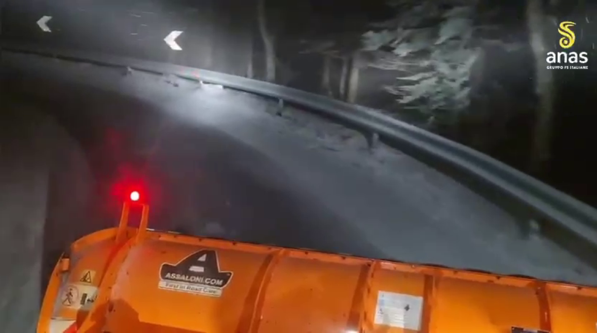(VIDEO) Maltempo in Calabria, Anas al lavoro giorno e notte: neve, vento e smottamenti sulle strade regionali - 