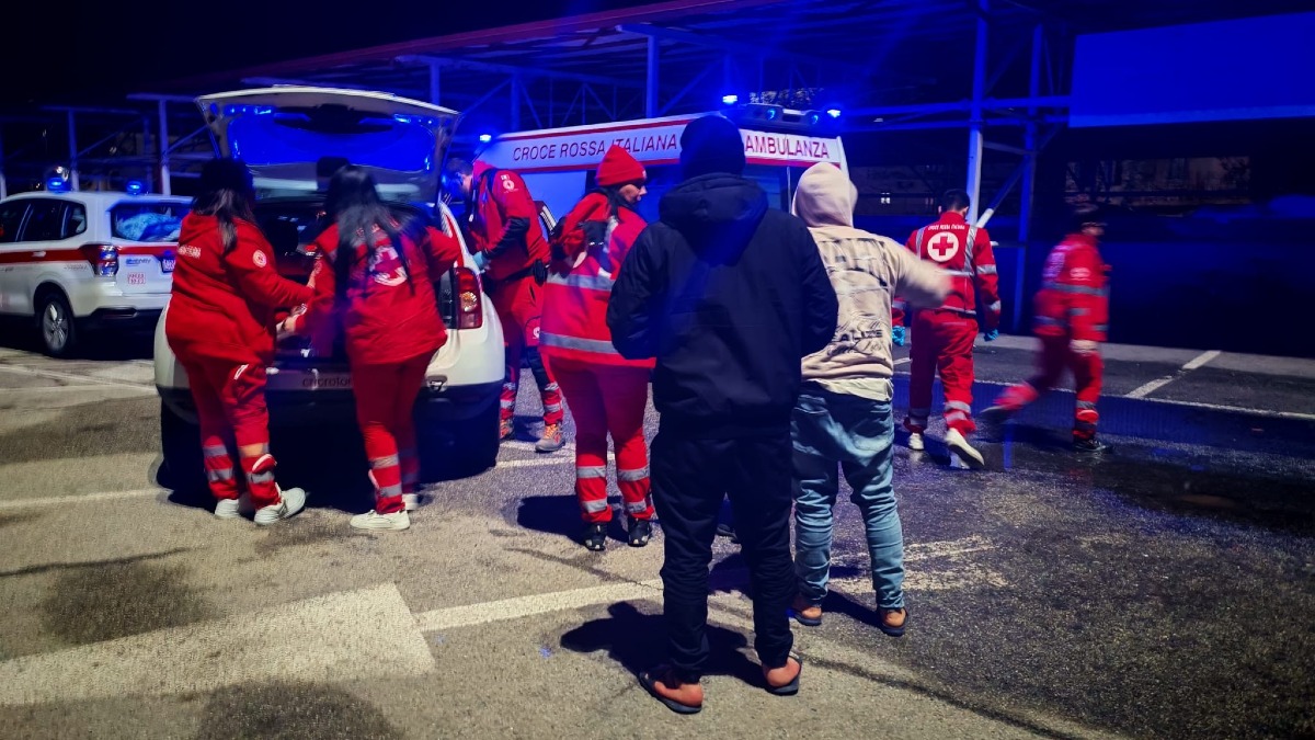 Quando la città dorme, la solidarietà non si ferma: l’Unità di Strada della Croce Rossa a Crotone - 