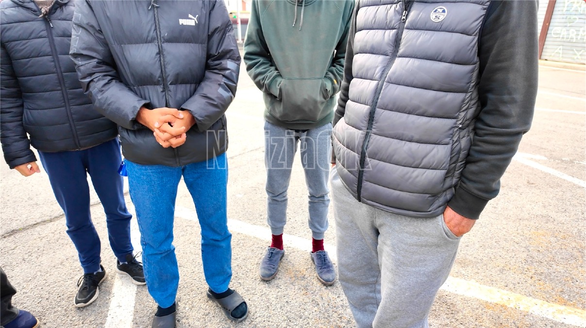 (VIDEO) Crotone - L'appello delle persone in Piazzale Nettuno: «Siamo esseri umani, non animali» - 
