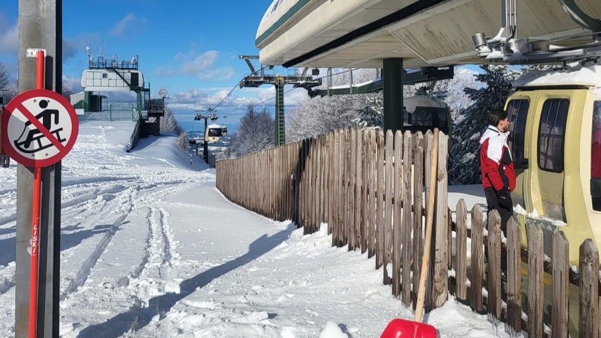 Camigliatello Silano: ritorna la neve, impianti aperti e piste in preparazione - 