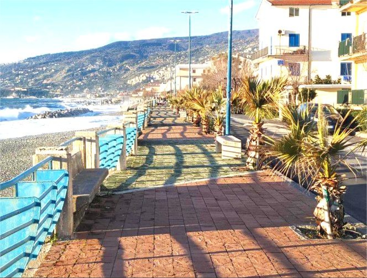 Acquappesa, nessun danno dopo la mareggiata, al via i lavori di ripristino - 