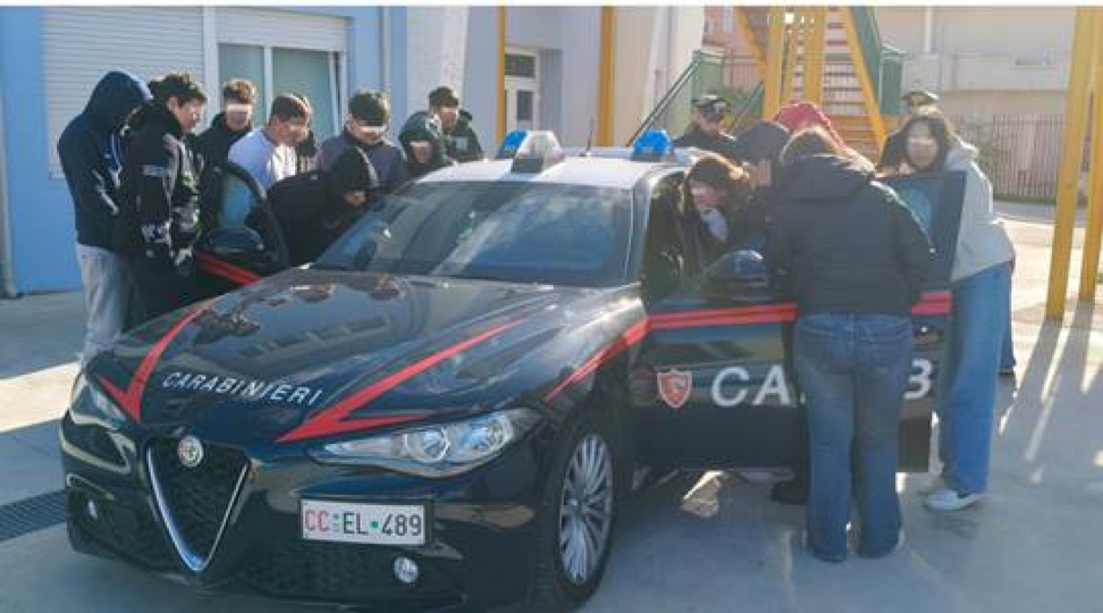 Carabinieri e scuola, a Torre Melissa un incontro sulla legalità con gli studenti - 